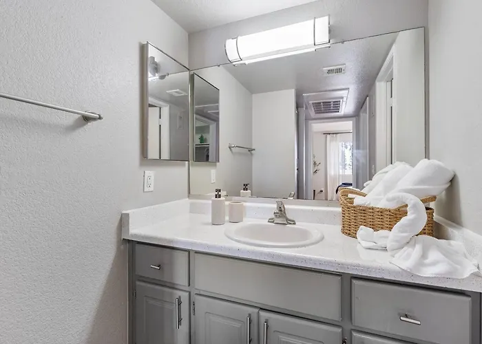 Apartment Quiet 1br By Asu, Hot Tb, Pool, King Bed, Wd *